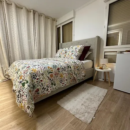 Neuf Cosy Et Lumineux Dans Moderne Appartement Clichy-sous-Bois